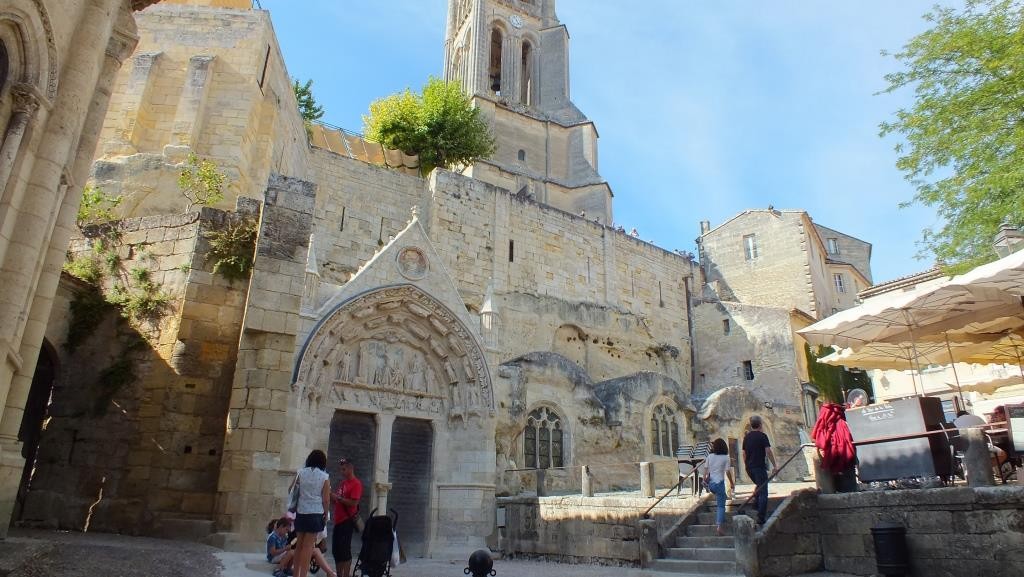 Die "Monolith" Kirche wurde aus einem Felsen geschlagen