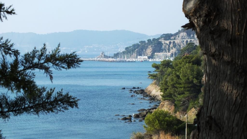 Ausblick von "hoch oben" auf die Ligurische Küste