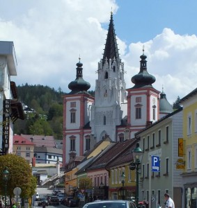 Die Basilika thront über dem Wallfahrtsort.